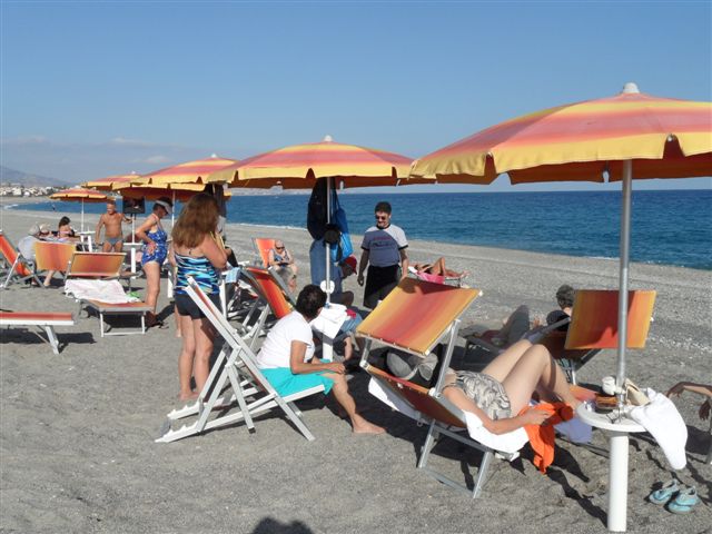 Siderno,chiusi tre stabilimenti balneari.